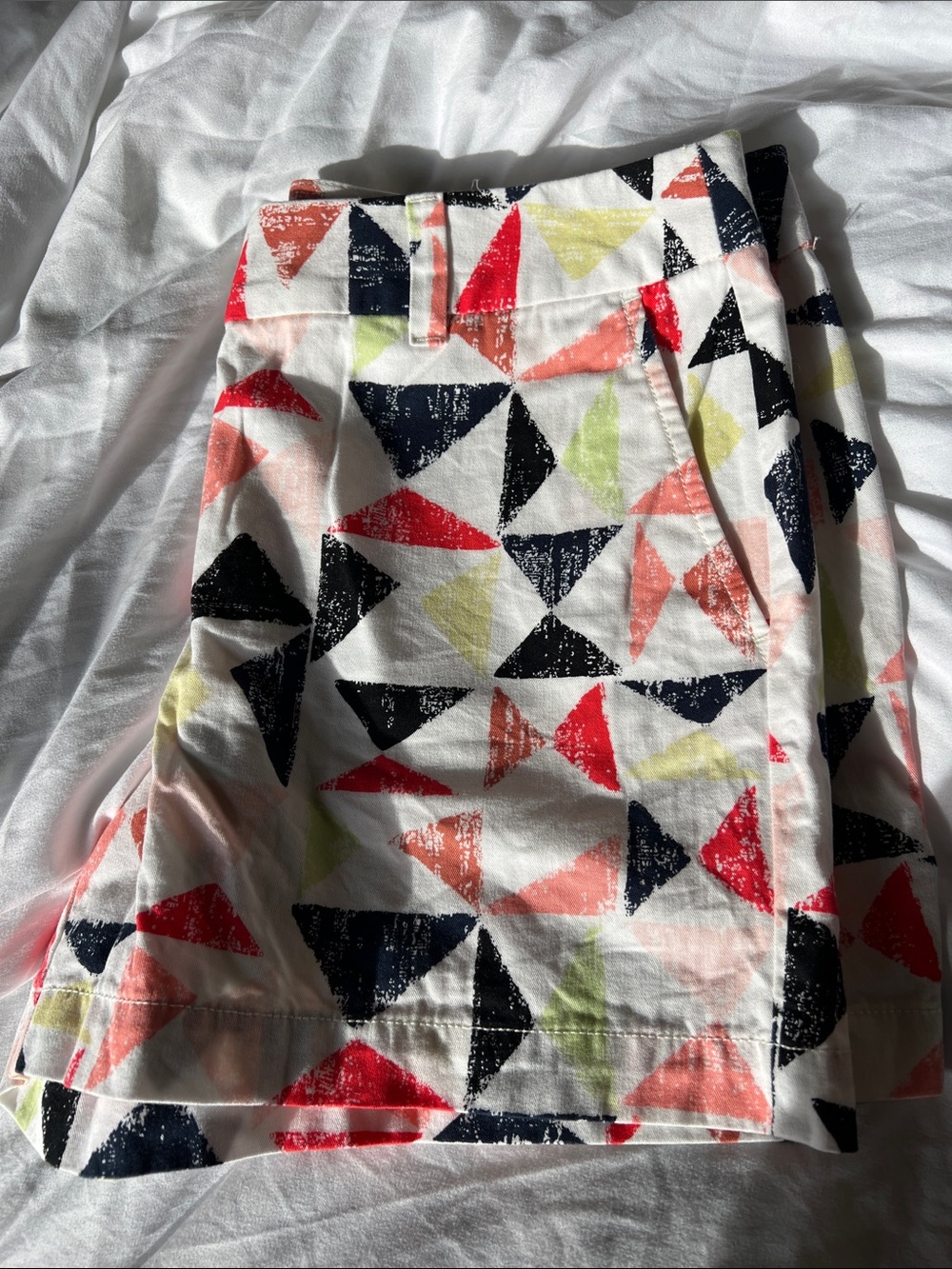 Loft 4” Colorful Geometric Triangle Print Shorts